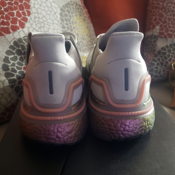 ADIDAS ULTRA BOOST 20 NWB - Picture 4 of 5